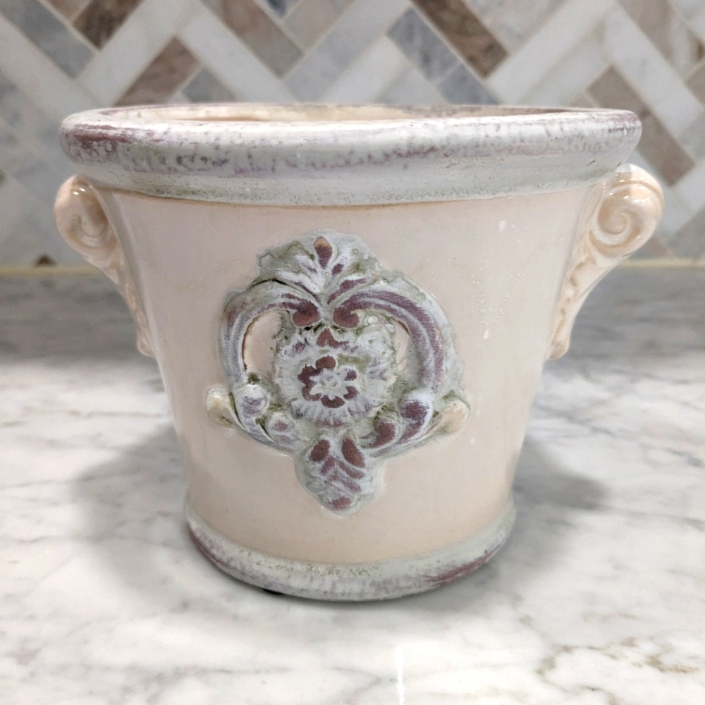 Decorative pot. Design front and back. Cream color.